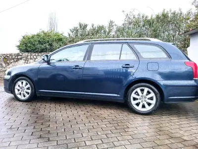 Toyota Avensis 2006 - 4999 EUR, 360000 km - AUTO.MOTO.pt - 360000km - foto 8 de 12