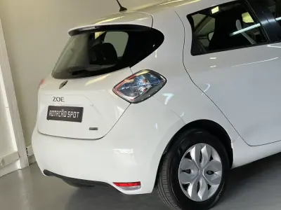 Renault Zoe 2018 - 10990 EUR, 130000 km - AUTO.MOTO.pt - 130000km - foto 26 de 36