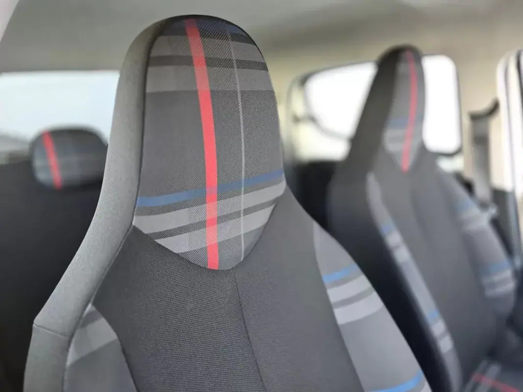 Peugeot 108 2014 - 6750 EUR, 58030 km - AUTO.MOTO.pt - 58030km - foto 19 de 28