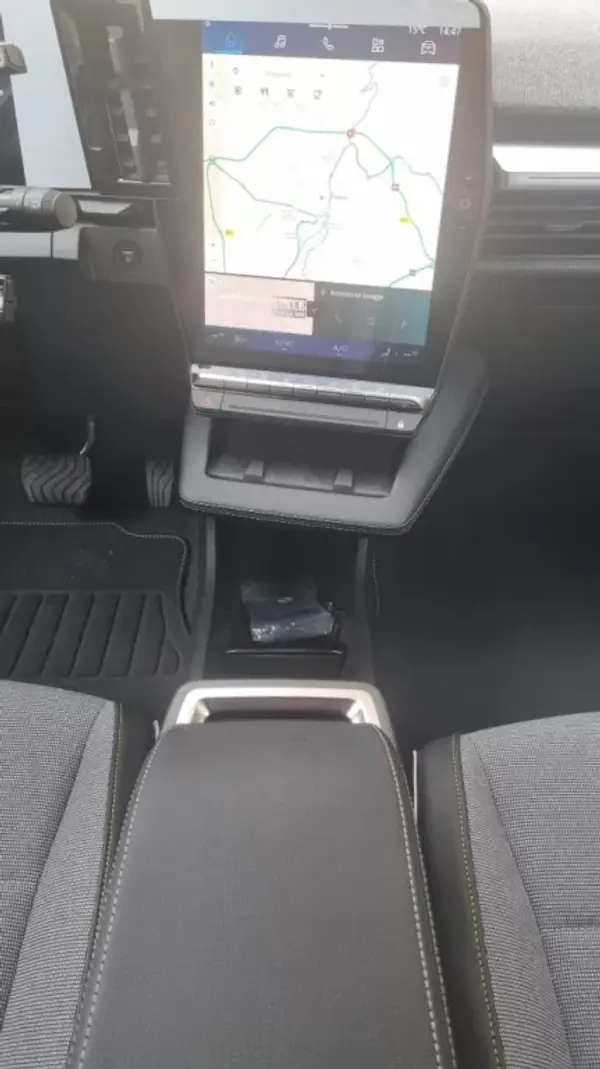 Renault Mégane E-Tech 2024 - 39000 EUR, 15500 km - AUTO.MOTO.pt - 15500km - foto 18 de 33