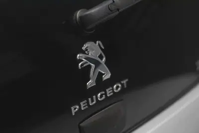 Peugeot 108 2017 - 9500 EUR, 49390 km - AUTO.MOTO.pt - 49390km - foto 34 de 45