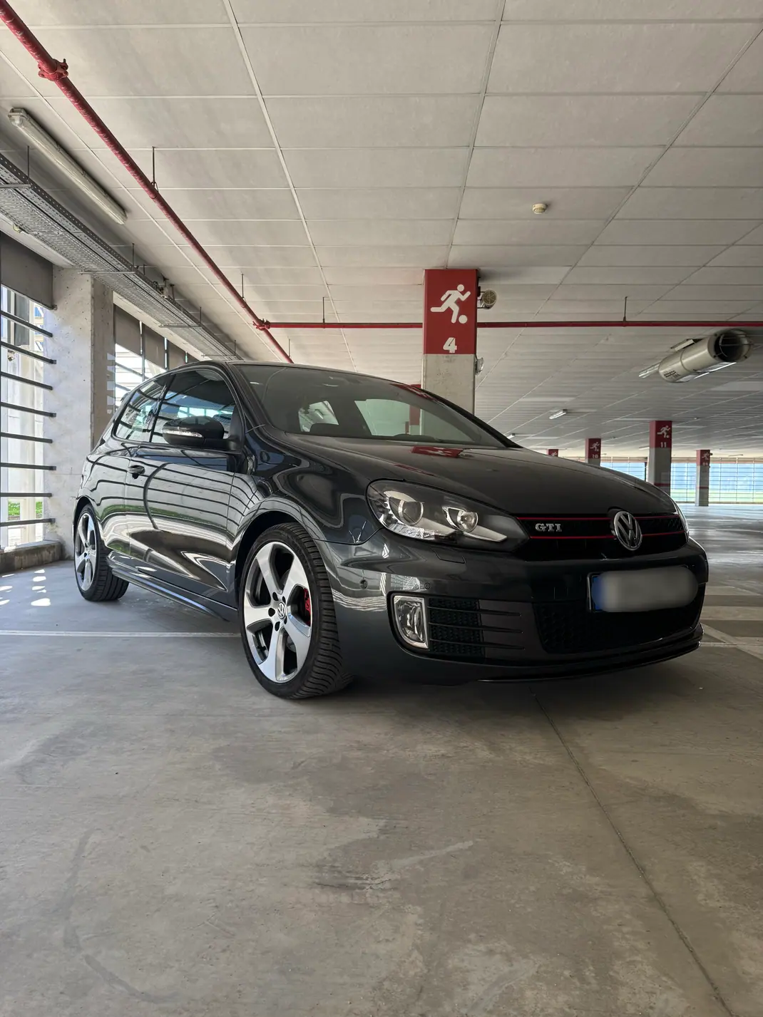 Volkswagen Golf 2011 - 11500 EUR, 204000 km - AUTO.MOTO.pt - 204000km - foto 3 de 9