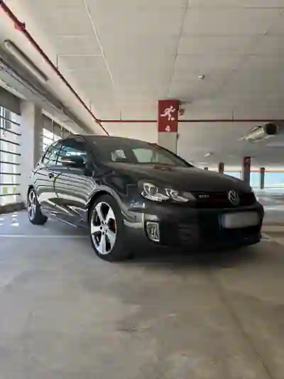 Volkswagen Golf 2011 - 11500 EUR, 204000 km - AUTO.MOTO.pt - 204000km - foto 3 de 9
