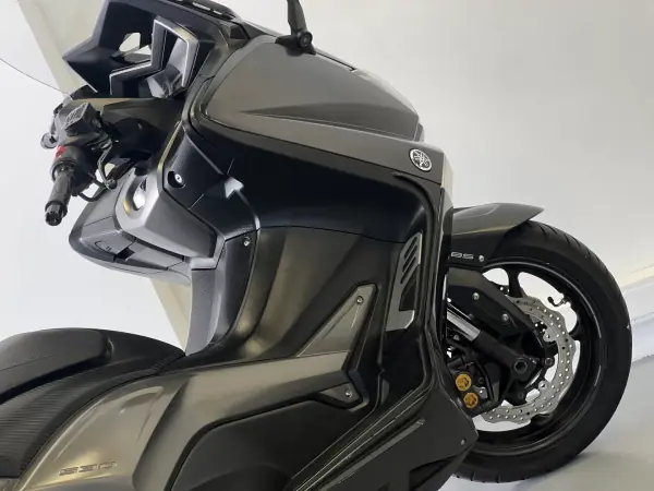 Yamaha TMAX 2015 - 8990 EUR, 25000 km - AUTO.MOTO.pt - 25000km - foto 9 de 26