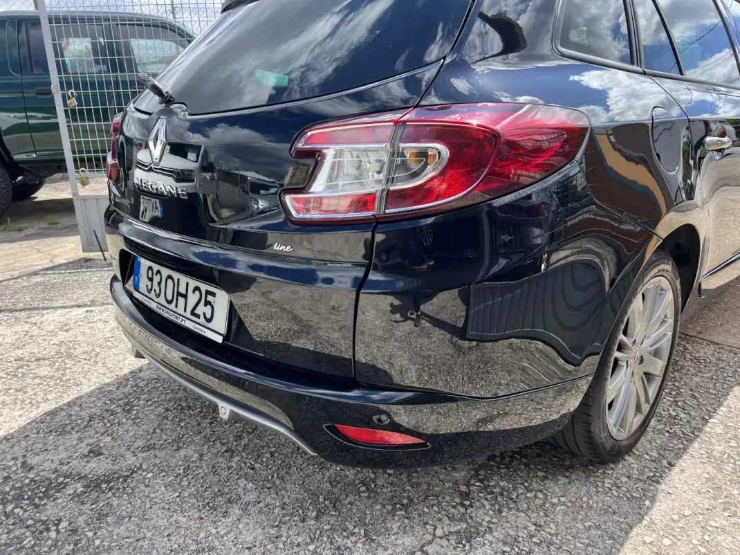 Renault Mégane Sport Tourer 2014 - 9500 EUR, 239995 km - AUTO.MOTO.pt - 239995km - foto 11 de 23