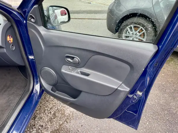 Dacia Sandero 2019 - 10500 EUR, 53499 km - AUTO.MOTO.pt - 53499km - foto 24 de 26