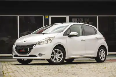 Peugeot 208 2014 - 7900 EUR, 203000 km - AUTO.MOTO.pt - 203000km - foto 2 de 18