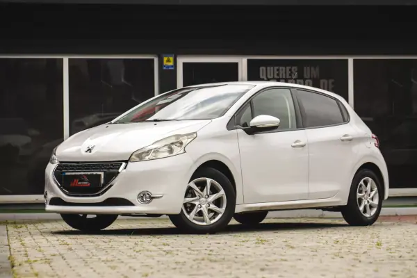 Peugeot 208 2014 - 7900 EUR, 203000 km - AUTO.MOTO.pt - 203000km - foto 2 de 18