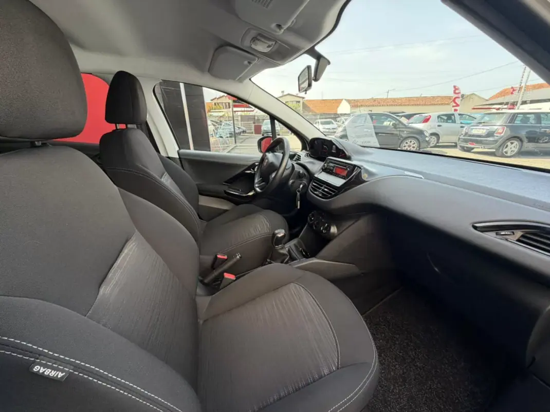 Peugeot 208 2014 - 9950 EUR, 141600 km - AUTO.MOTO.pt - 141600km - foto 19 de 19