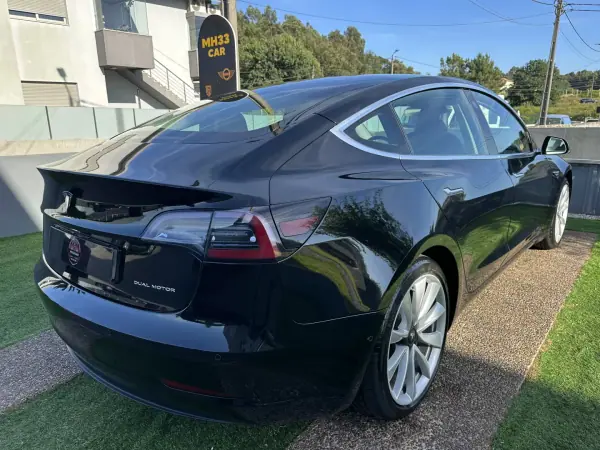 Tesla Model 3 2019 - 19900 EUR, 270000 km - AUTO.MOTO.pt - 270000km - foto 9 de 53