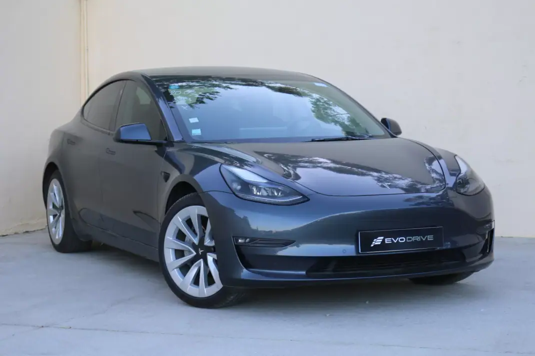 Tesla Model 3 2022 - 28990 EUR, 110500 km - AUTO.MOTO.pt - 110500km - foto 1 de 10