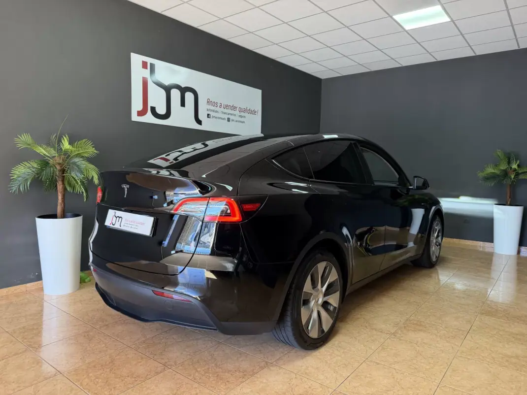 Tesla Model Y 2023 - 36500 EUR, 16200 km - 16200km - foto 3 de 15