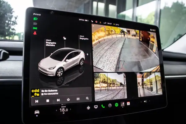 Tesla Model Y 2023 - 37900 EUR, 74250 km - AUTO.MOTO.pt - 74250km - foto 39 de 40