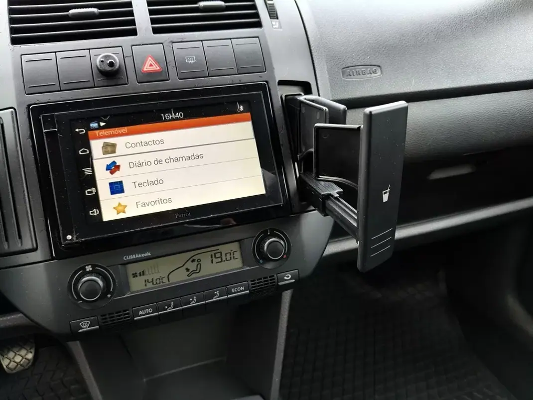 Volkswagen Polo 2009 - 6600 EUR, 174602 km - AUTO.MOTO.pt - 174602km - foto 22 de 24