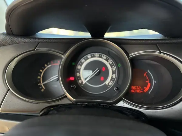 Citroën C3 2014 - 5999 EUR, 160000 km - AUTO.MOTO.pt - 160000km - foto 12 de 22