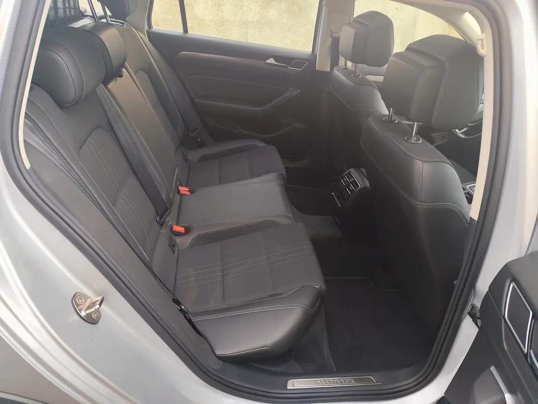 Volkswagen Passat 2016 - 11500 EUR, 400000 km - AUTO.MOTO.pt - 400000km - foto 6 de 7