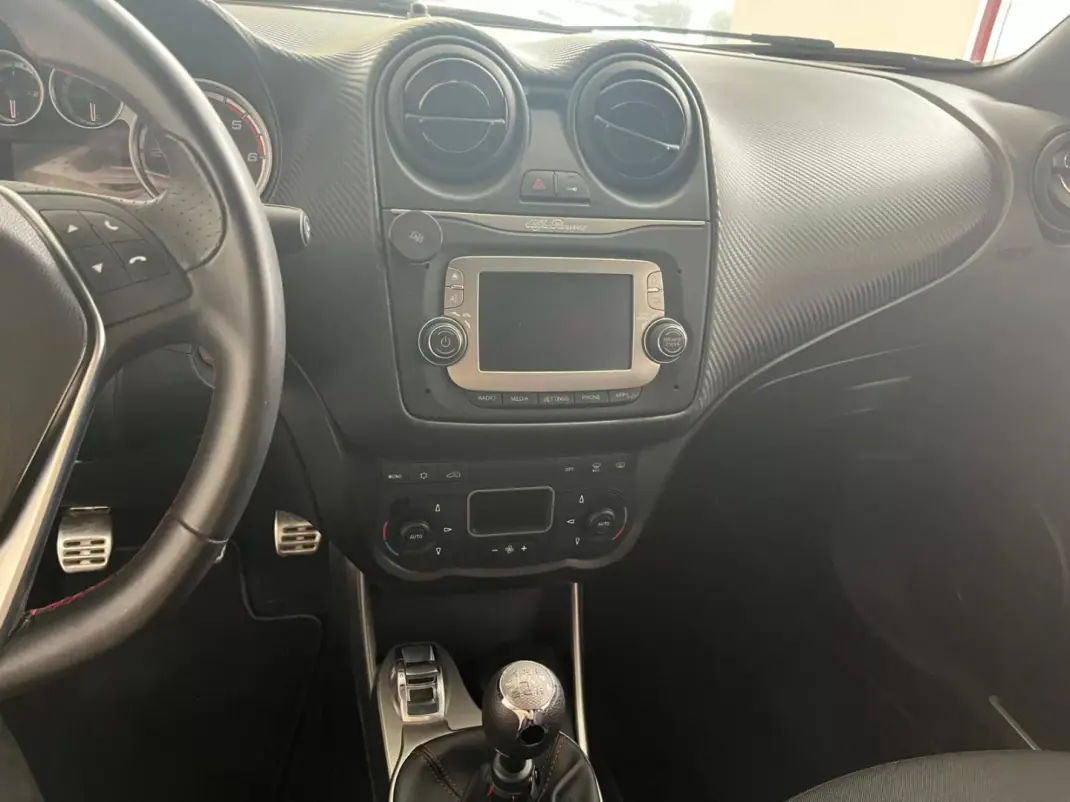 Alfa Romeo MiTo 2017 - 11750 EUR, 108340 km - AUTO.MOTO.pt - 108340km - foto 7 de 10
