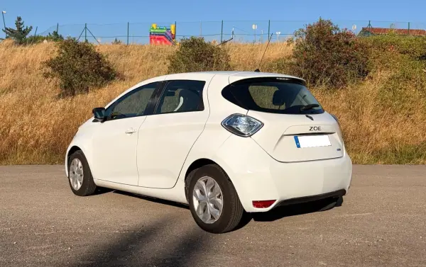 Renault Zoe 2019 - 9750 EUR, 120000 km - AUTO.MOTO.pt - 120000km - foto 3 de 7