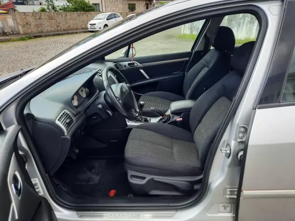 Peugeot 407 2008 - 4995 EUR, 222147 km - AUTO.MOTO.pt - 222147km - foto 5 de 11