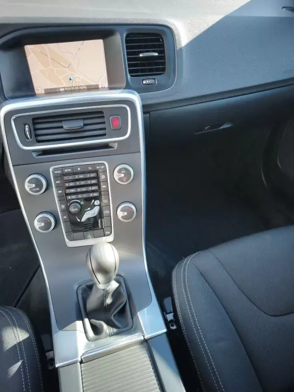 Volvo V60 2014 - 12900 EUR, 172000 km - AUTO.MOTO.pt - 172000km - foto 13 de 24