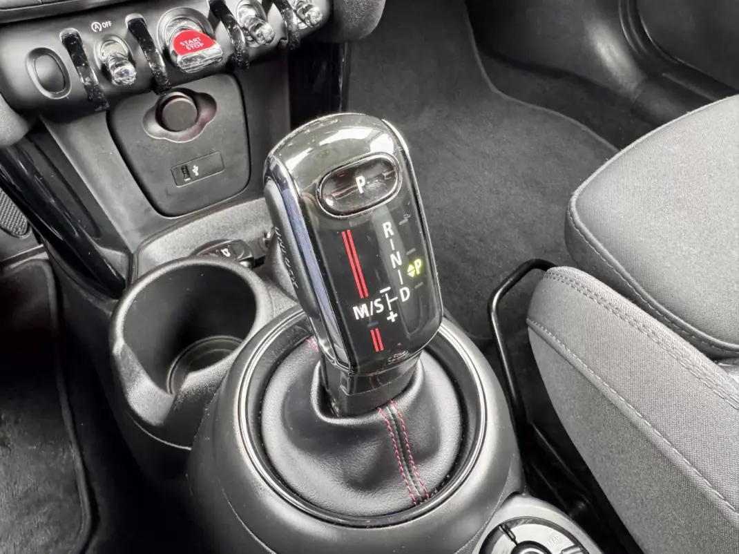 MINI Cooper 2018 - 21990 EUR, 165000 km - AUTO.MOTO.pt - 165000km - foto 25 de 31