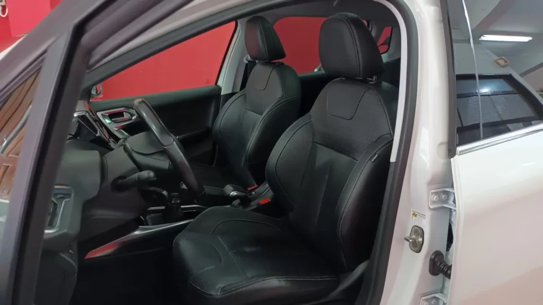 Peugeot 2008 2015 - 11490 EUR, 92490 km - AUTO.MOTO.pt - 92490km - foto 48 de 72