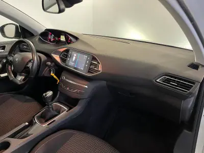 Peugeot 308 2019 - 11250 EUR, 107000 km - AUTO.MOTO.pt - 107000km - foto 14 de 27