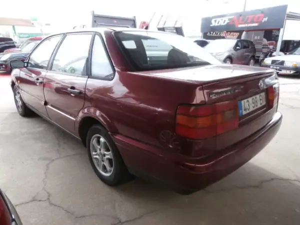 Volkswagen Passat 1994 - 2250 EUR, 333645 km - AUTO.MOTO.pt - 333645km - foto 7 de 13