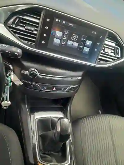 Peugeot 308 SW 2014 - 9000 EUR, 137000 km - AUTO.MOTO.pt - 137000km - foto 8 de 21