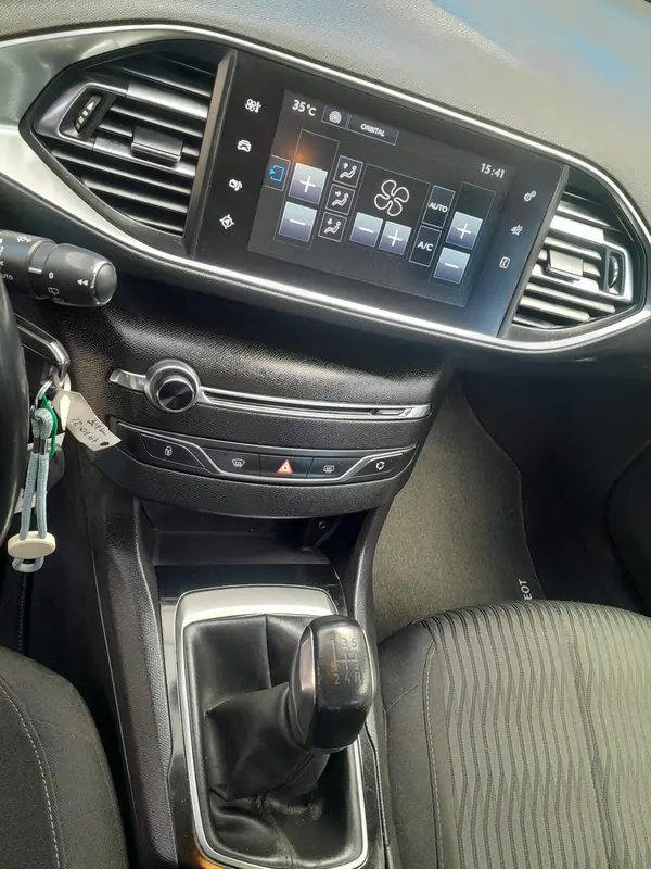 Peugeot 308 SW 2014 - 9000 EUR, 137000 km - AUTO.MOTO.pt - 137000km - foto 8 de 21
