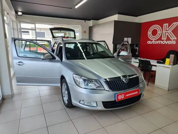 Skoda Octavia Break 2009 - 5750 EUR, 277000 km - AUTO.MOTO.pt - 277000km - foto 19 de 36
