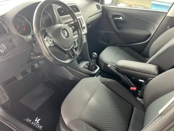Volkswagen Polo 2014 - 8750 EUR, 147250 km - AUTO.MOTO.pt - 147250km - foto 11 de 12