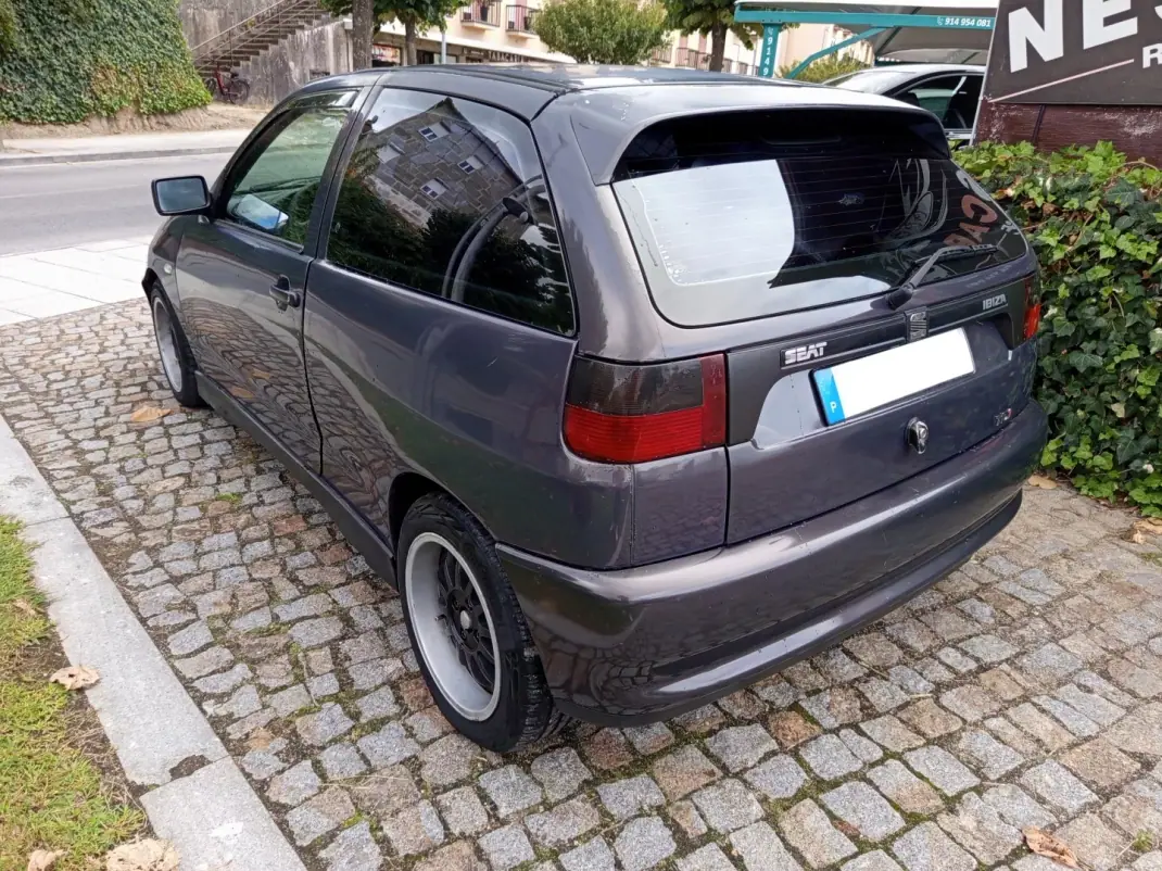 SEAT Ibiza 1997 - 2490 EUR, 89357 km - AUTO.MOTO.pt - 89357km - foto 5 de 9