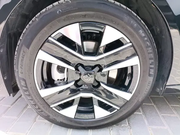 Peugeot 208 2025 - 18750 EUR, 11452 km - AUTO.MOTO.pt - 11452km - foto 18 de 20