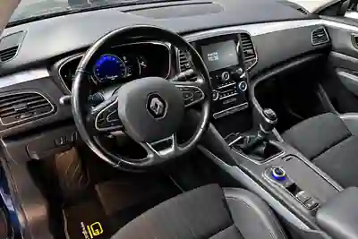 Renault Talisman Sport Tourer 2018 - 10800 EUR, 188000 km - 188000km - foto 6 de 11