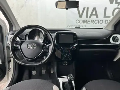 Toyota Aygo 2016 - 10900 EUR, 89310 km - AUTO.MOTO.pt - 89310km - foto 11 de 15