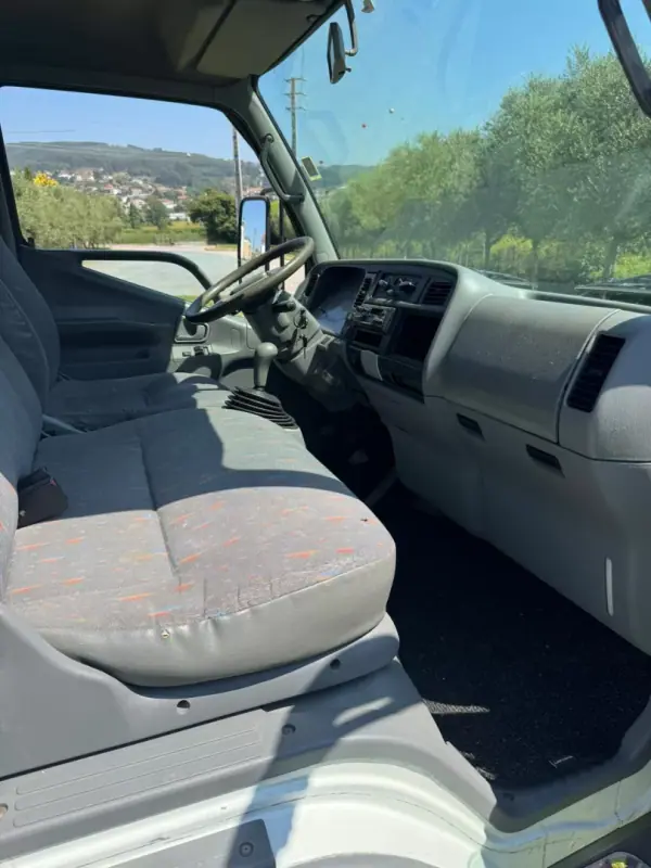 Mitsubishi Canter 2000 Diesel — 250 000 km · Bragança Mitsubishi Canter 2000 Diesel