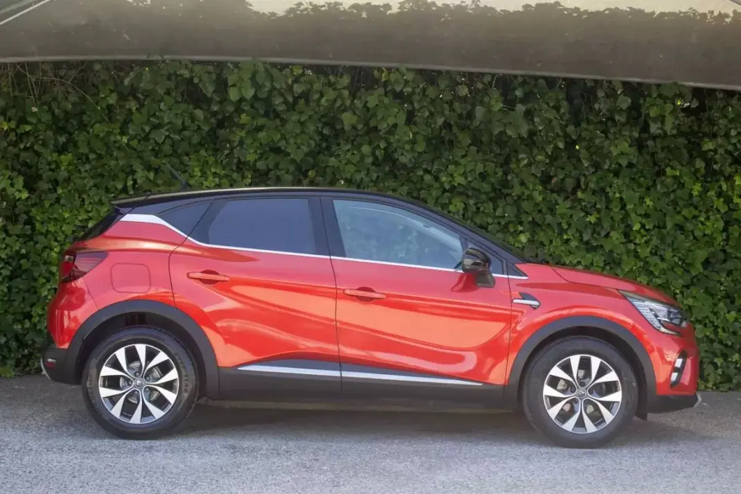 Renault Captur 2020 - 15900 EUR, 86000 km - AUTO.MOTO.pt - 86000km - foto 6 de 17