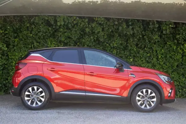 Renault Captur 2020 - 15900 EUR, 86000 km - AUTO.MOTO.pt - 86000km - foto 6 de 17