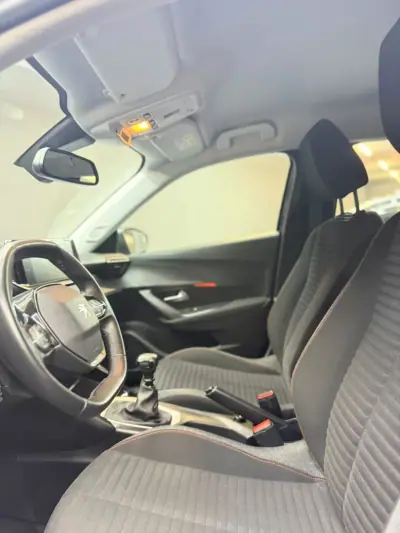 Peugeot 2008 2021 - 15250 EUR, 70161 km - AUTO.MOTO.pt - 70161km - foto 17 de 36