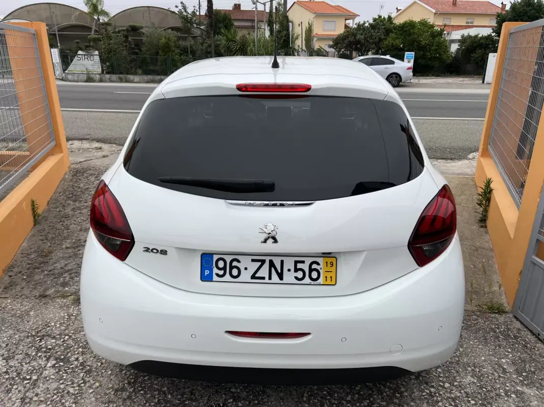Peugeot 208 2019 - 10450 EUR, 92371 km - 92371km - foto 12 de 12