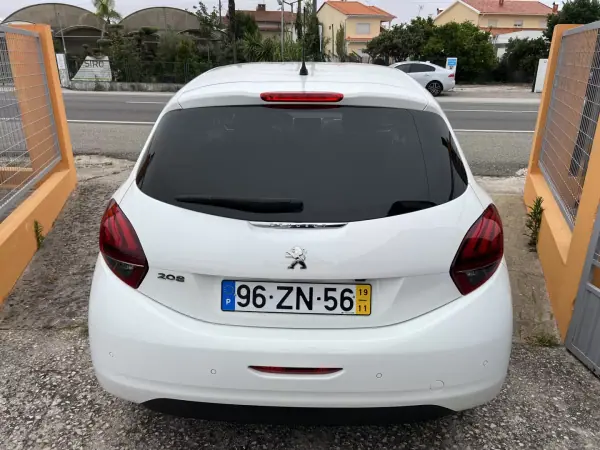 Peugeot 208 2019 - 10450 EUR, 92371 km - AUTO.MOTO.pt - 92371km - foto 12 de 12