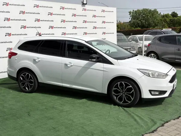 Ford Focus SW 2015 - 9990 EUR, 215089 km - AUTO.MOTO.pt - 215089km - foto 5 de 5