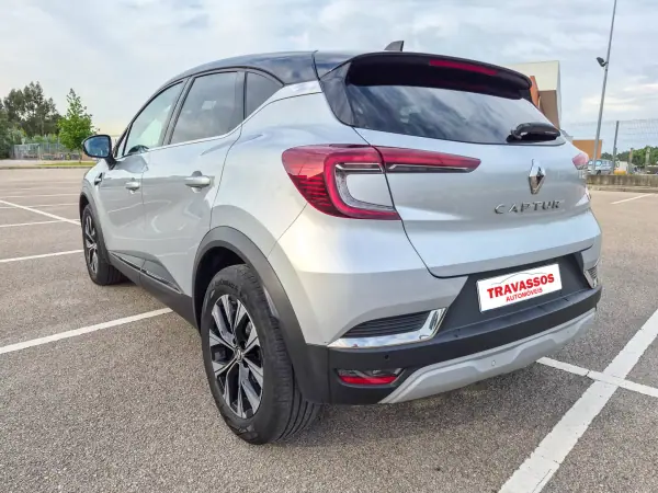 Renault Captur 2023 - 16900 EUR, 69722 km - AUTO.MOTO.pt - 69722km - foto 4 de 10