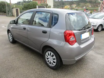 Chevrolet Aveo 2010 - 4900 EUR, 166000 km - AUTO.MOTO.pt - 166000km - foto 6 de 11