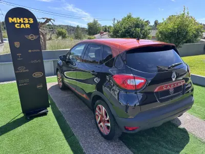 Renault Captur 2014 - 9900 EUR, 217000 km - AUTO.MOTO.pt - 217000km - foto 13 de 60