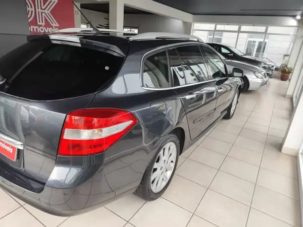 Renault Laguna Break 2009 - 8450 EUR, 105000 km - AUTO.MOTO.pt - 105000km - foto 10 de 35