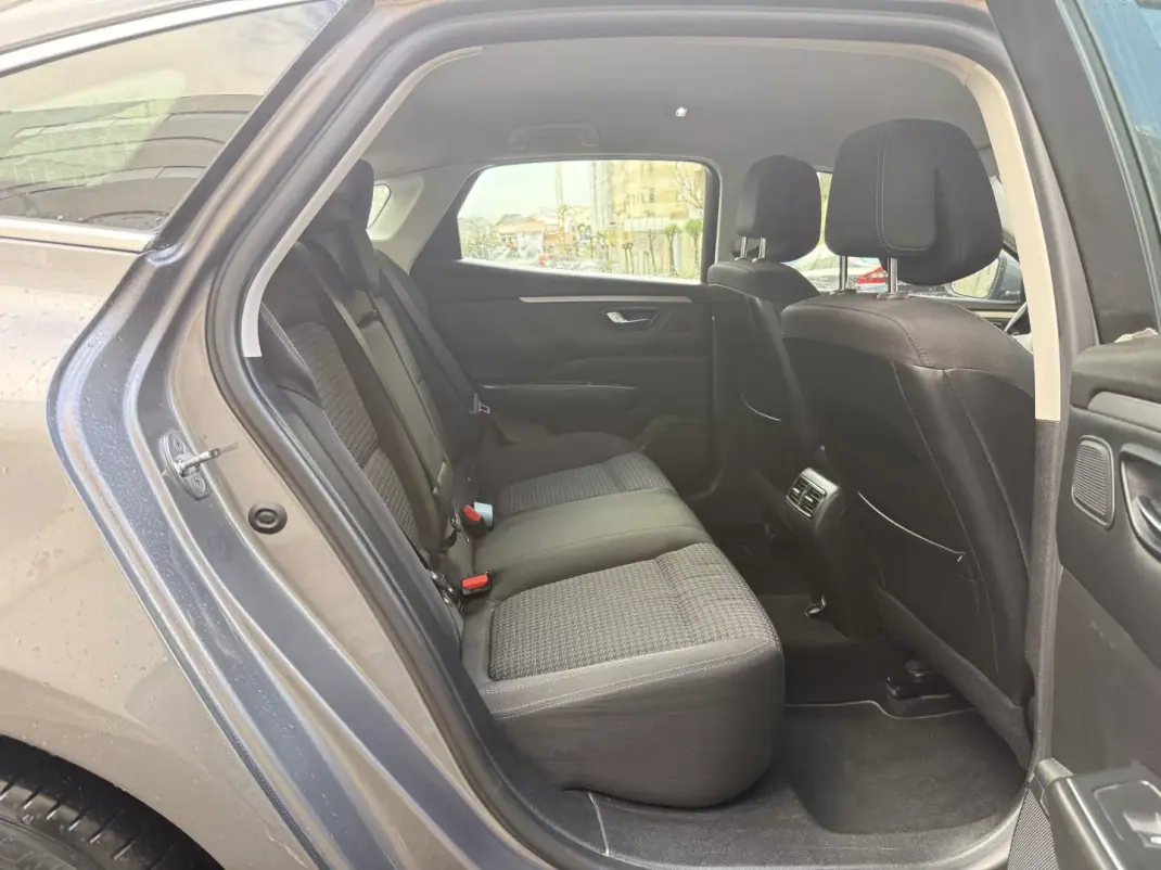 Renault Talisman 2018 - 10450 EUR, 197000 km - AUTO.MOTO.pt - 197000km - foto 14 de 14