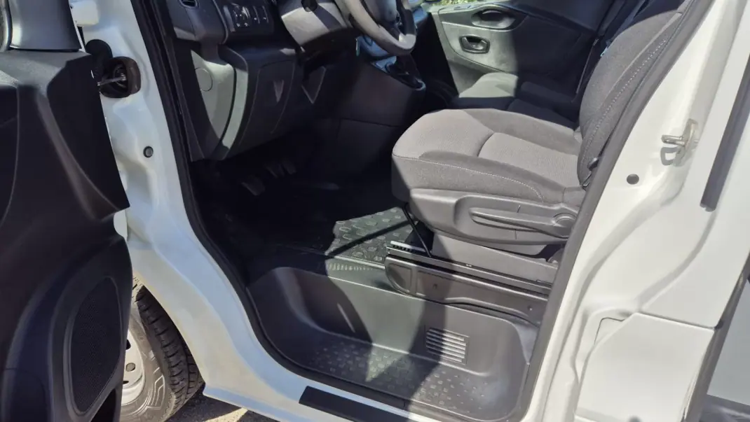Renault Trafic 2.0 DCI L2 H1 2019 - 24900 EUR, 125914 km - AUTO.MOTO.pt - 125914km - foto 10 de 20