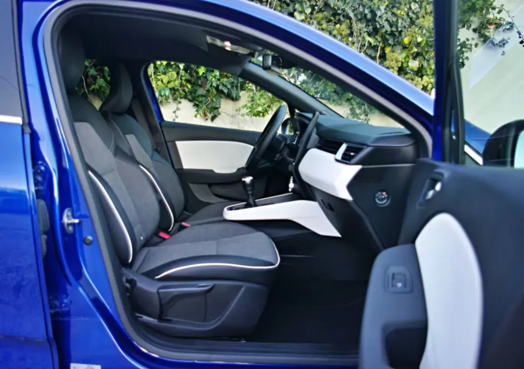 Renault Clio 2023 - 18900 EUR, 26048 km - AUTO.MOTO.pt - 26048km - foto 22 de 40